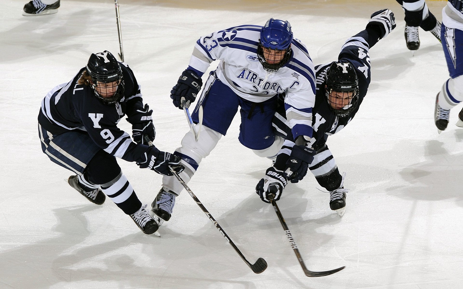 九游正版入口-球员在高压防守下的应变技巧，高压击球