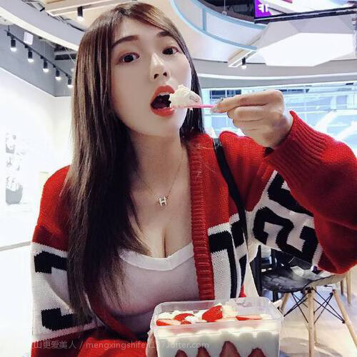 特色足球文化在城市夜间经济中扮演重要角色,推动夜经济繁荣,大城市经营足球俱乐部的优势