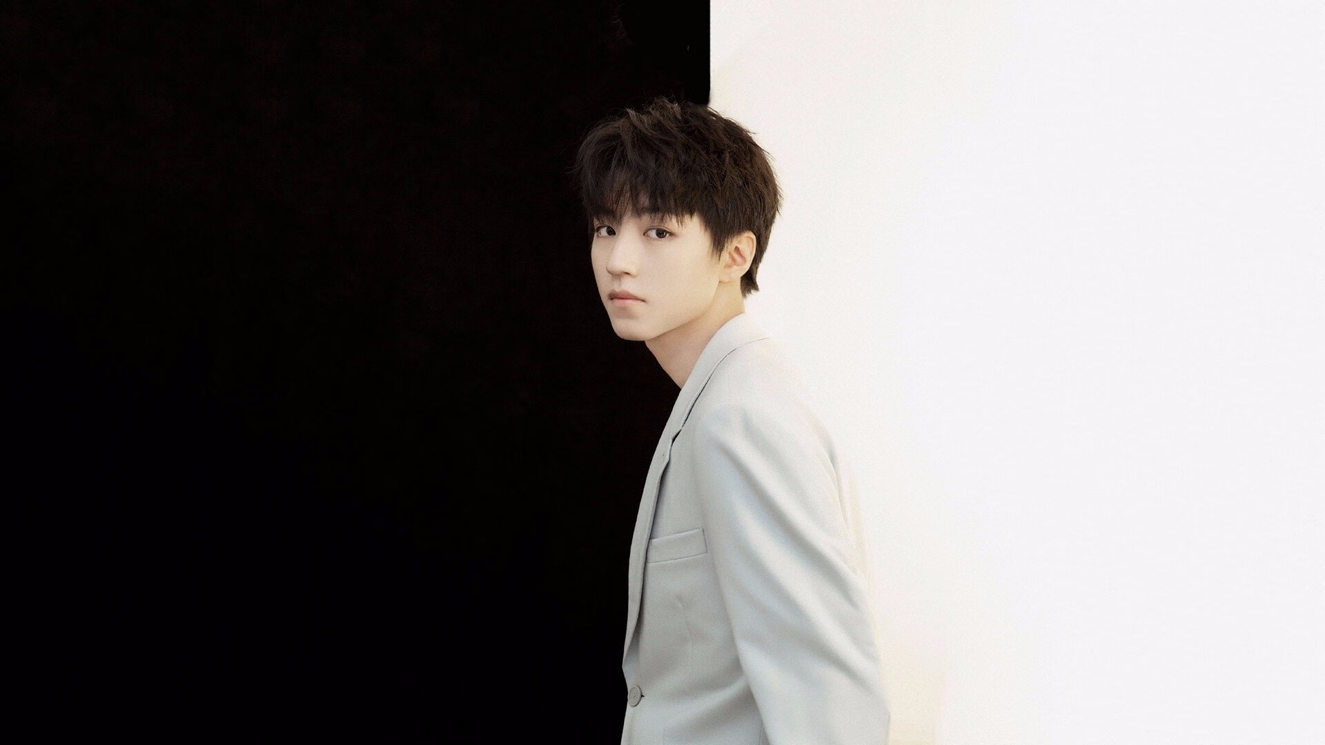 英超逆境突围:顽强拼搏成就奇迹,英超最大逆转夺冠